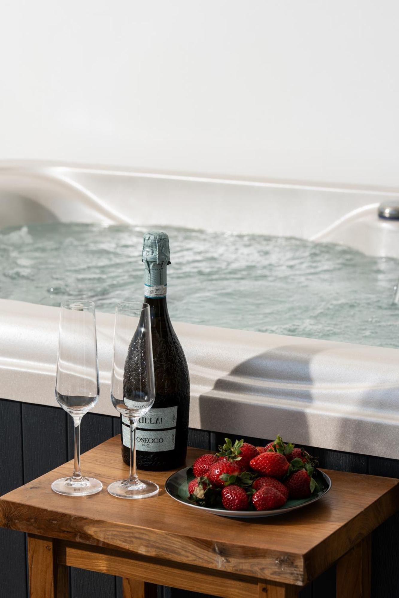 Secret View Apartment, With Private Jacuzzi ريثيمنو المظهر الخارجي الصورة